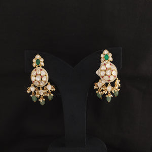 Elegant Kundan Earrings – Timeless & Versatile