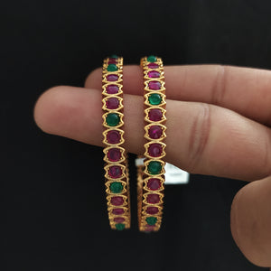 Antique Kemp Stone Bangles – Timeless Elegance