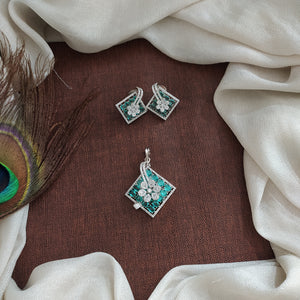 Zircon Pendant Set – Dual Finish Elegance