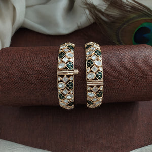 Kundan Screw-Type Kada – Red with White & Green with White