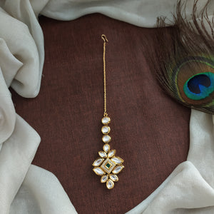 Kundan Tikka – Timeless Elegance