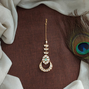 Kundan Tikka – Timeless Elegance