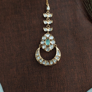 Kundan Tikka – Timeless Elegance