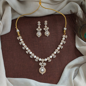 Zircon Necklace Set with Embedded Pearls