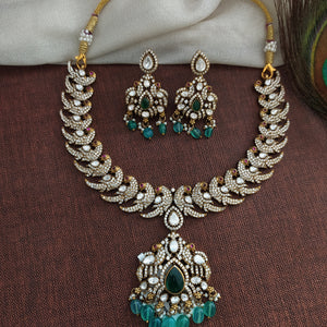 Charming Victorian Floral Pendant Necklace Set