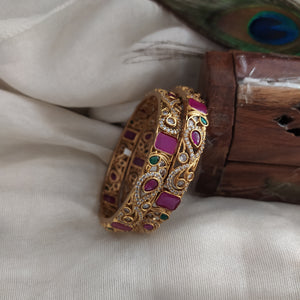 Exquisite Peacock Design Antique Kemp Bangles with Zircon Stones