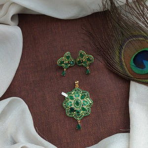 Floral Elegance Zircon Pendant Set with Matching Accessories