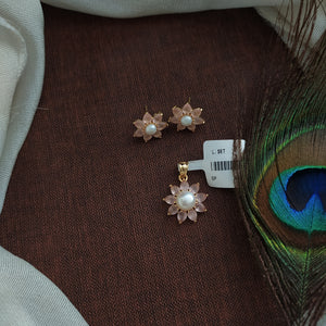 Small Star Design Zircon Pendant Set with Center Pearls