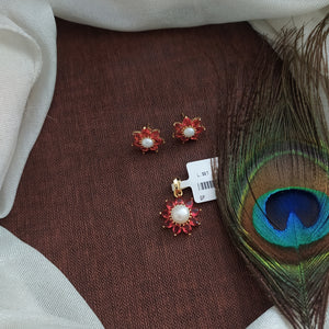 Small Star Design Zircon Pendant Set with Center Pearls