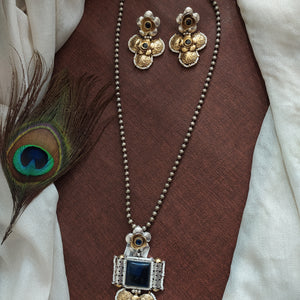 Alluring Floral Design Kemp stones oxidized Mala set with matching earrings