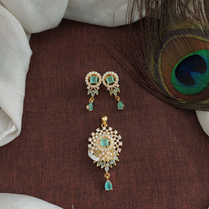 Dazzling Delights Of The Sparkling Gold-Plated Zircon Pendant Set