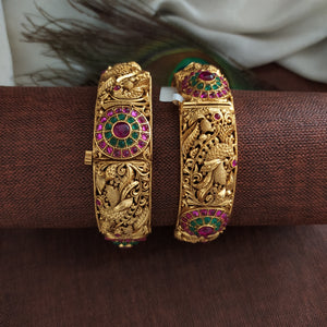 Timeless Treasure of Kemp Stones Traditional Antique Kada