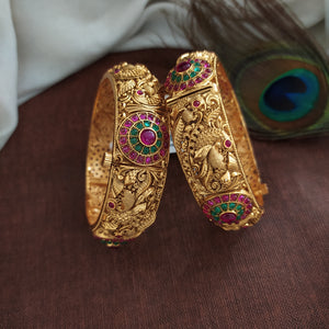 Timeless Treasure of Kemp Stones Traditional Antique Kada