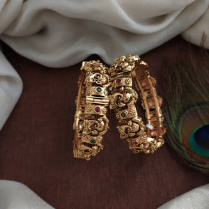 Enchanting Embrace Of Rich Look Antique Kemp Stones Screw Bangle