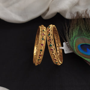 Unveiling Enchantment With The Antique Green Kemp Stone Bangle