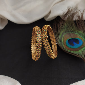 Embrace Timeless Elegance Of Floral Design Kemp Stone Antique Bangle