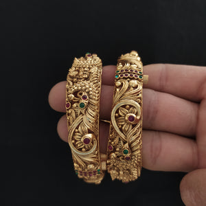 Embrace Timeless Beauty The Matt Finish Kemp Stone Antique Kada