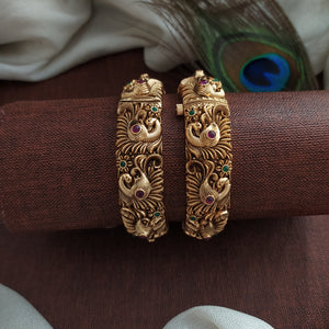 Amazing Peacock Design Kemp Stone Matt Finish Antique Screw Bangle