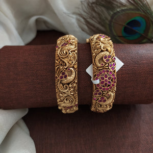 Enchanting Elegance: The Peacock Design Matt Finish Antique Screw Bangle