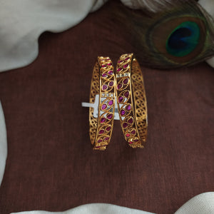 "Classic Antique Kemp Bangles in Standard Sizes"