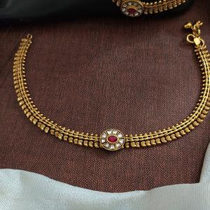 Plain Antique Gold Anklets with Kundan Centre Design – Elegant Traditional Payal
