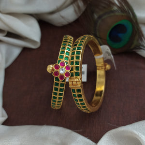 Jadau Kundan Screw-Type Kada Bangles – Available in Green, Red & White | Sizes 2.4, 2.6, 2.8 | Price per Piece

