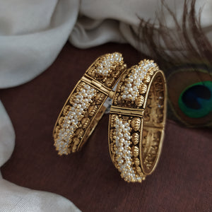 Antique Screw-Type Pearl Kada – Full Pearl Design, Sizes 2.4 & 2.6

