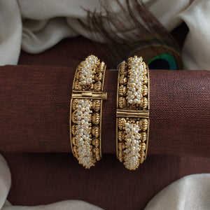 Antique Screw-Type Pearl Kada – Full Pearl Design, Sizes 2.4 & 2.6

