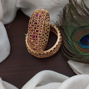 Matt finish antique kada in pure kemp stones