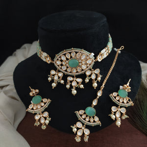 Beautiful Kundan Choker With A Matching Tikka And Earrings